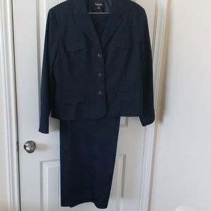 Women's pants suit